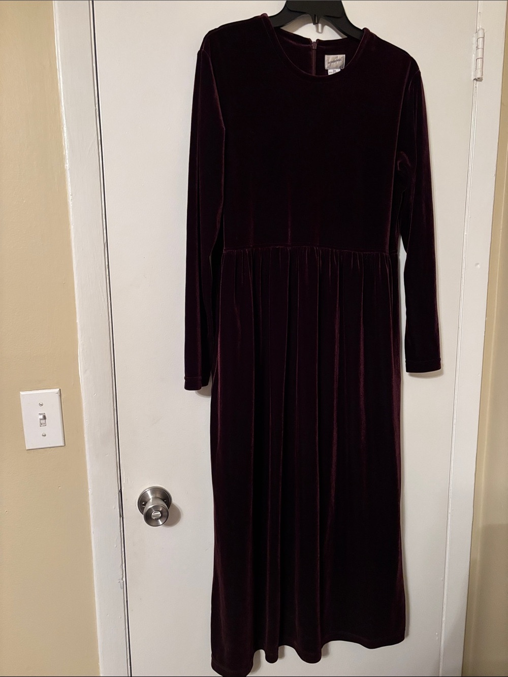Jacqueline Ferrar Vintage Long Sleeve Velvet Midi Dress - Burgundy
